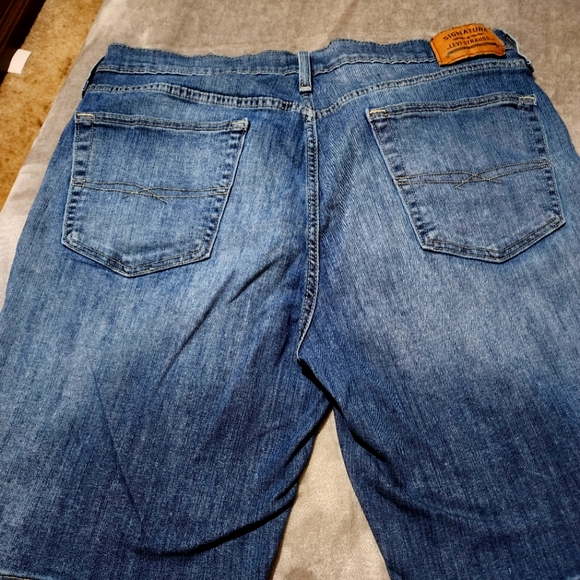 Levi Distressed Denim Shorts - Picture 2 of 5